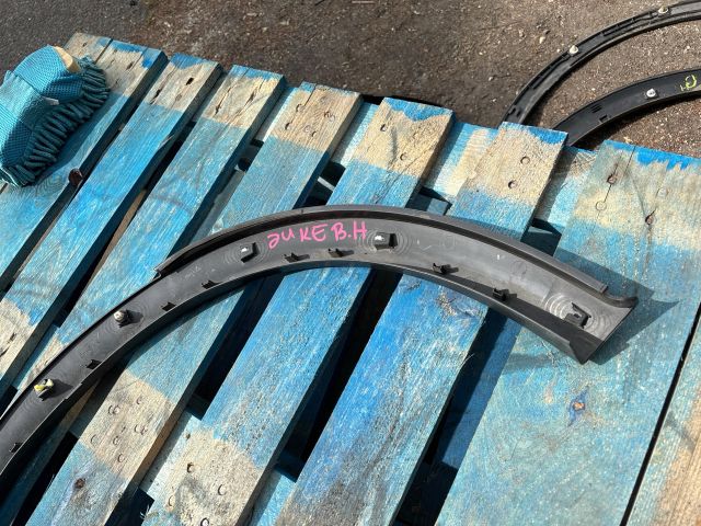 bontott NISSAN JUKE Bal hátsó Sárvédő Díszléc