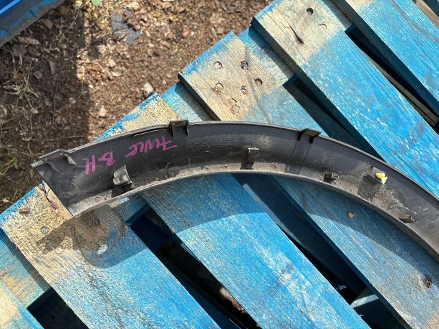 bontott NISSAN JUKE Bal hátsó Sárvédő Díszléc