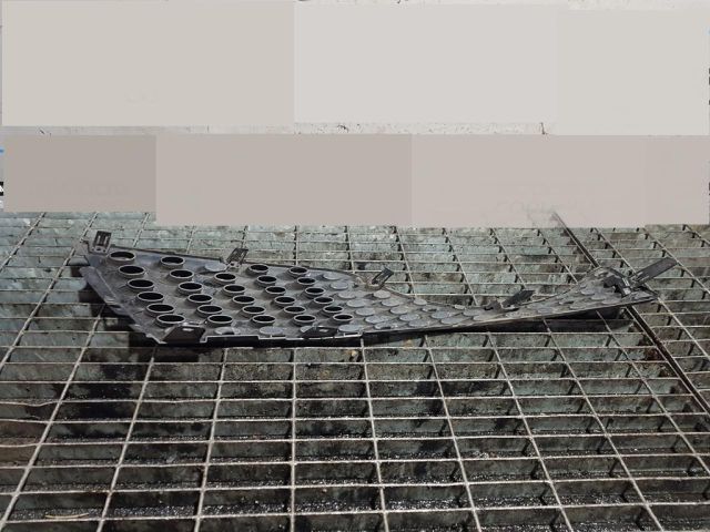 bontott NISSAN JUKE Első Lökhárító Díszléc