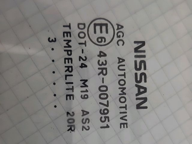 bontott NISSAN JUKE Jobb első Ablak