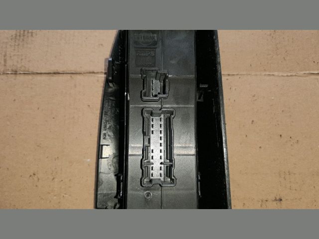 bontott NISSAN JUKE Jobb első Ablakemelő Kapcsoló