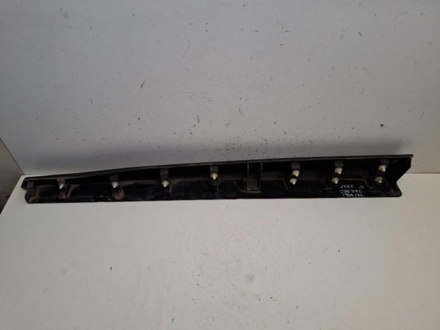 bontott NISSAN JUKE Jobb első Ajtó Díszléc