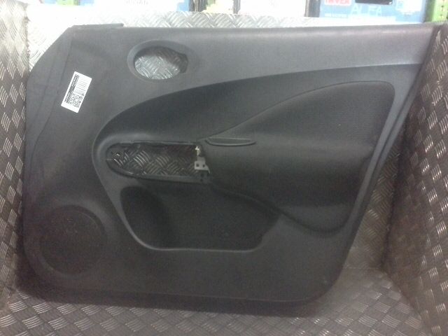 bontott NISSAN JUKE Jobb első Ajtó Kárpit