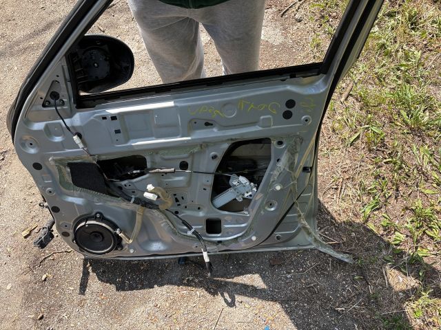 bontott NISSAN JUKE Jobb első Ajtó (Részeivel)