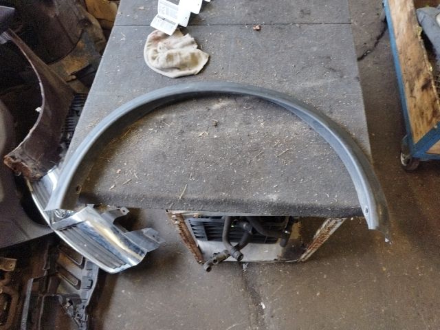 bontott NISSAN JUKE Jobb első Sárvédő Díszléc