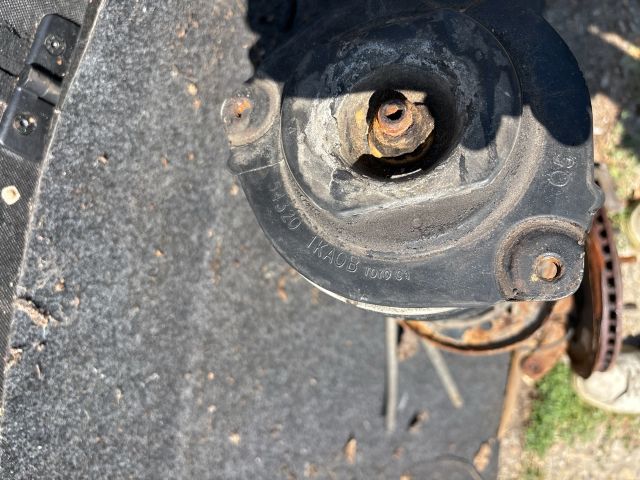 bontott NISSAN JUKE Jobb Gólyaláb Csonkállvánnyal