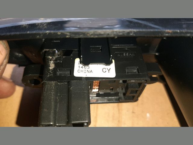 bontott NISSAN JUKE Jobb hátsó Ablakemelő Kapcsoló