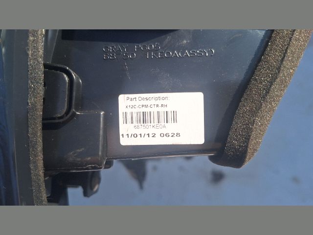 bontott NISSAN JUKE Középső Szellőző