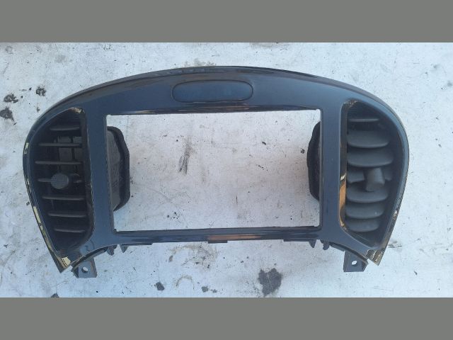 bontott NISSAN JUKE Középső Szellőző