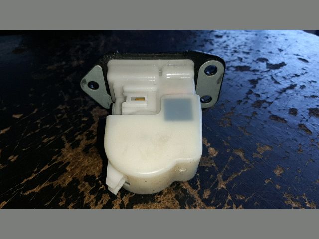 bontott NISSAN JUKE Központizár Motor Csomagtérajtó