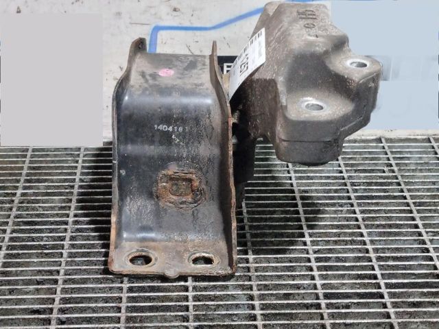 bontott NISSAN JUKE Tartó Bak