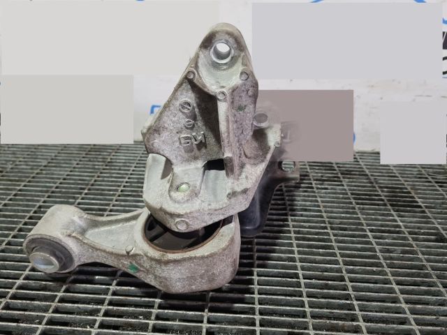 bontott NISSAN JUKE Tartó Bak