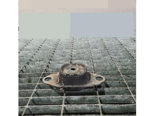 bontott NISSAN JUKE Tartó Bak