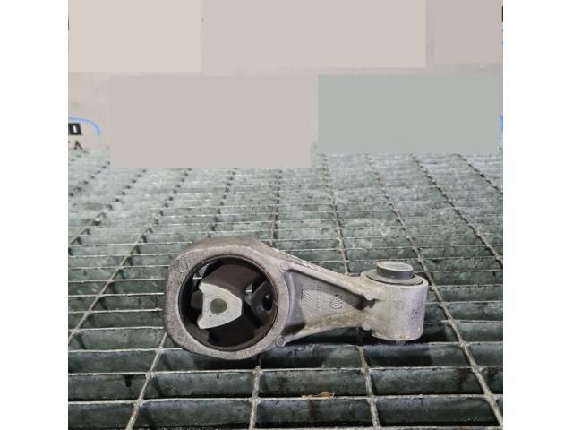 bontott NISSAN JUKE Tartó Bak