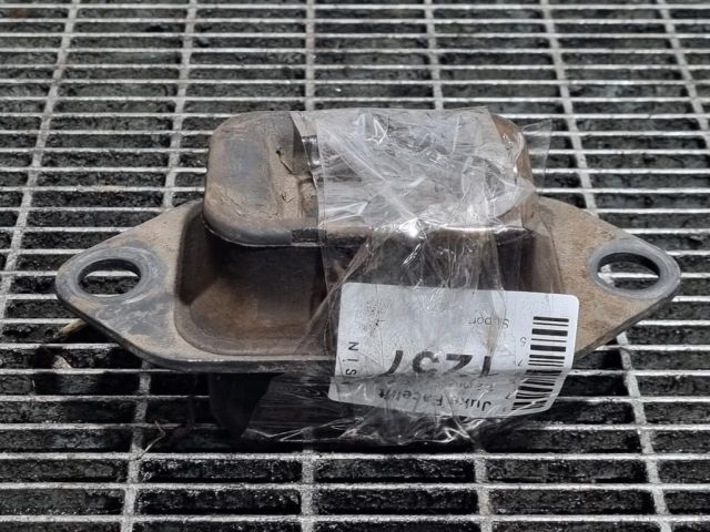 bontott NISSAN JUKE Tartó Bak