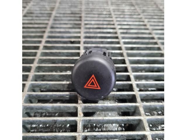 bontott NISSAN JUKE Vészvillogó Kapcsoló