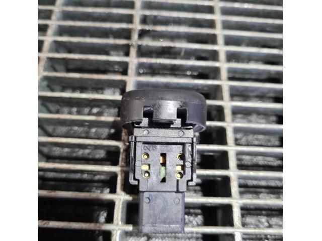 bontott NISSAN JUKE Vészvillogó Kapcsoló