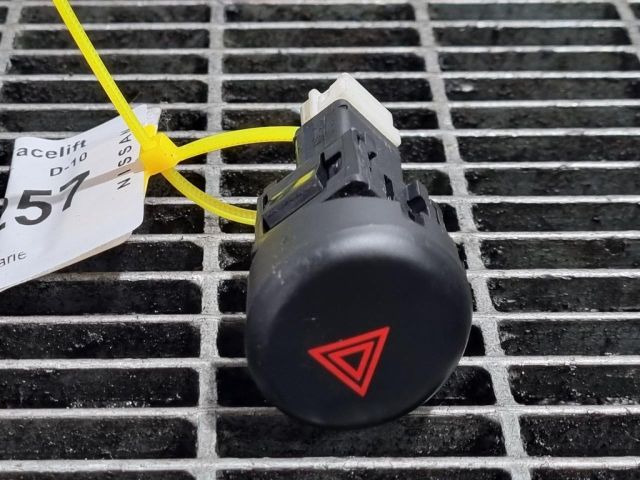 bontott NISSAN JUKE Vészvillogó Kapcsoló