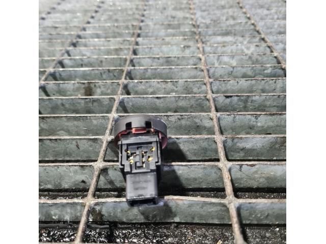 bontott NISSAN JUKE Vészvillogó Kapcsoló