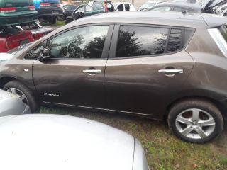 bontott NISSAN LEAF Bal első Ajtó (Részeivel)