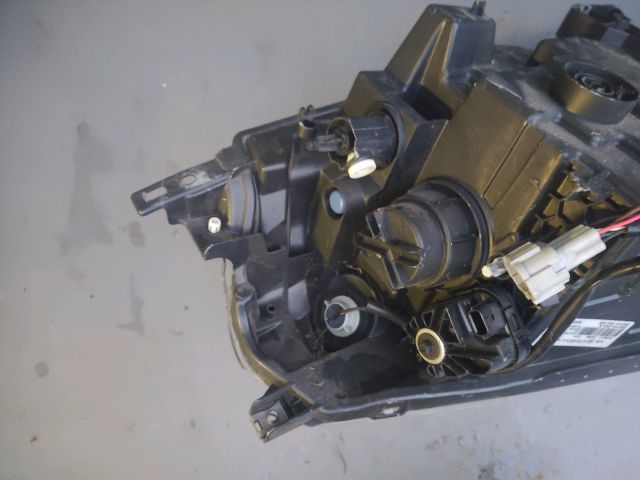 bontott NISSAN LEAF Bal Fényszóró