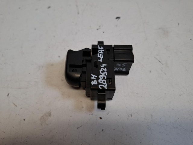 bontott NISSAN LEAF Bal hátsó Ablakemelő Kapcsoló