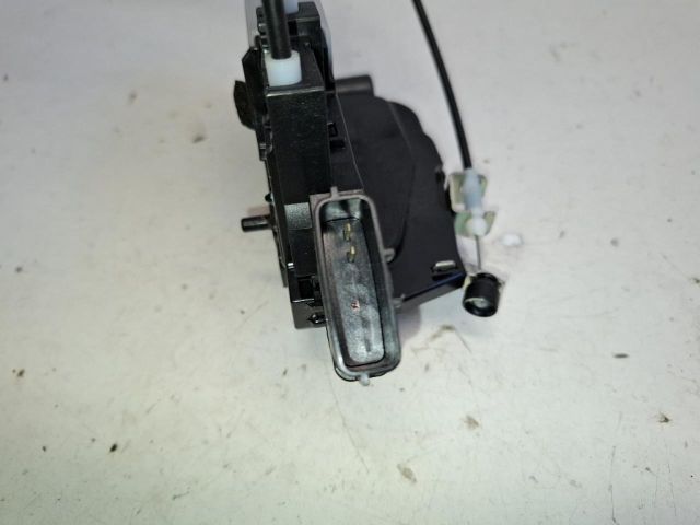 bontott NISSAN LEAF Bal hátsó Ajtózár