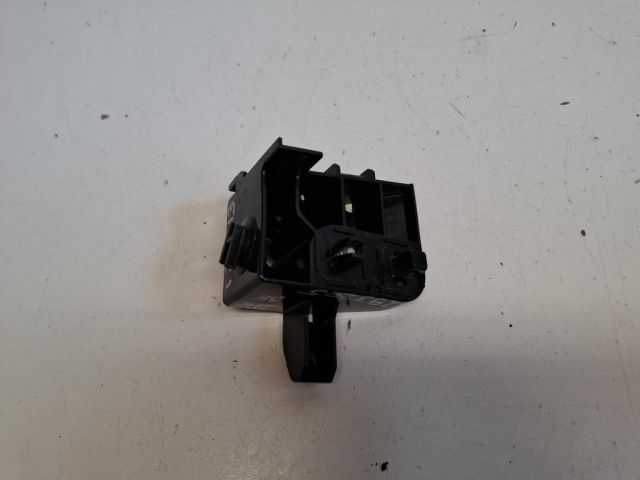 bontott NISSAN LEAF Bal hátsó Lökhárító Tartó (Műanyag)