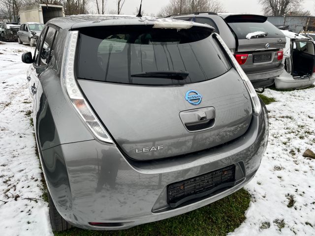 bontott NISSAN LEAF Csomagtérajtó (Részeivel)