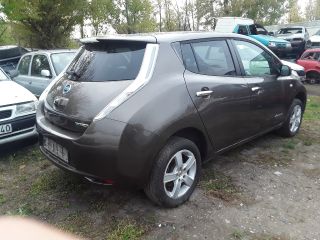 bontott NISSAN LEAF Csomagtérajtó (Részeivel)