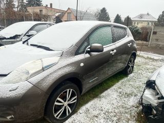 bontott NISSAN LEAF Csomagtérajtó (Részeivel)