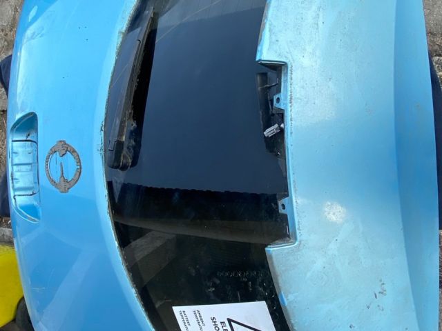 bontott NISSAN LEAF Csomagtérajtó (Részeivel)