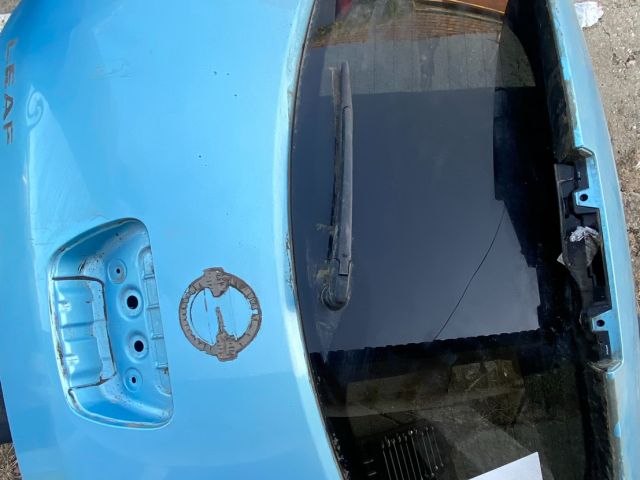 bontott NISSAN LEAF Csomagtérajtó (Részeivel)