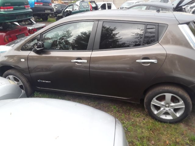 bontott NISSAN LEAF Hátsó Futómű (Részeivel)