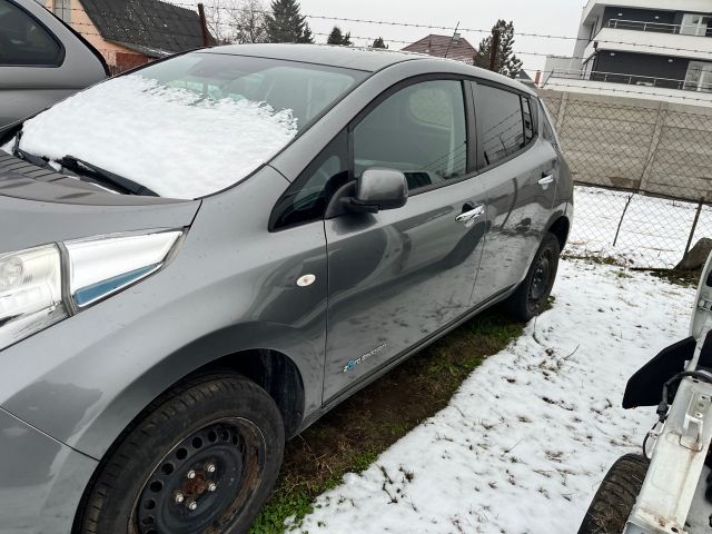 bontott NISSAN LEAF Homlokfal (Üres lemez)