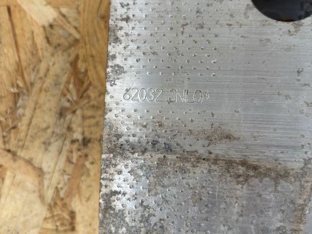 bontott NISSAN LEAF Első Lökhárító Merevítő (Fém)