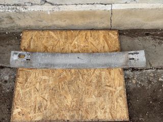 bontott NISSAN LEAF Első Lökhárító Merevítő (Fém)