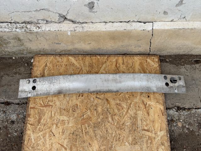 bontott NISSAN LEAF Első Lökhárító Merevítő (Fém)