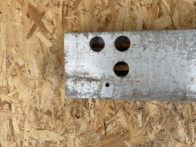 bontott NISSAN LEAF Első Lökhárító Merevítő (Fém)