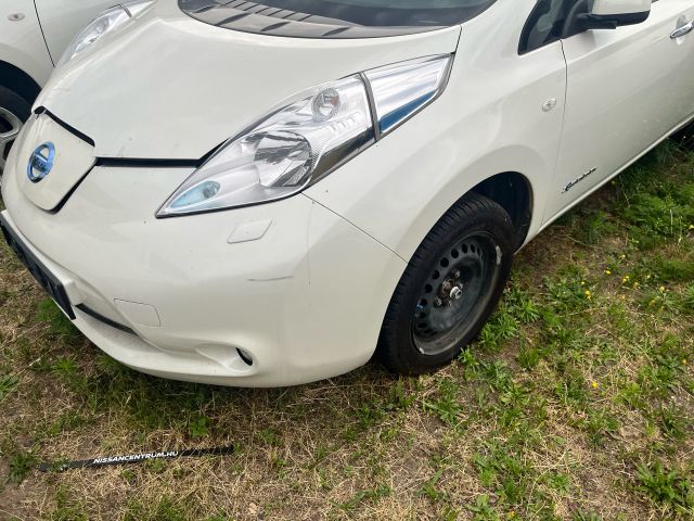 bontott NISSAN LEAF Első Lökhárító (Részeivel)