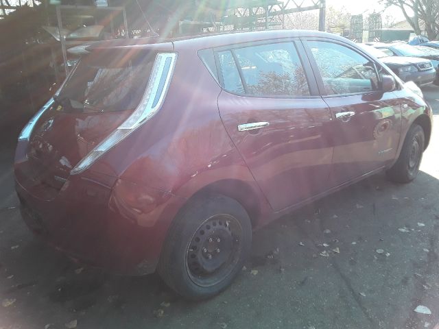 bontott NISSAN LEAF Hátsó középső Biztonsági Öv