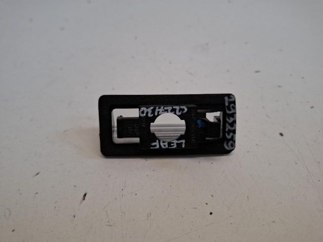 bontott NISSAN LEAF Hátsó Rendszámtábla Világítás