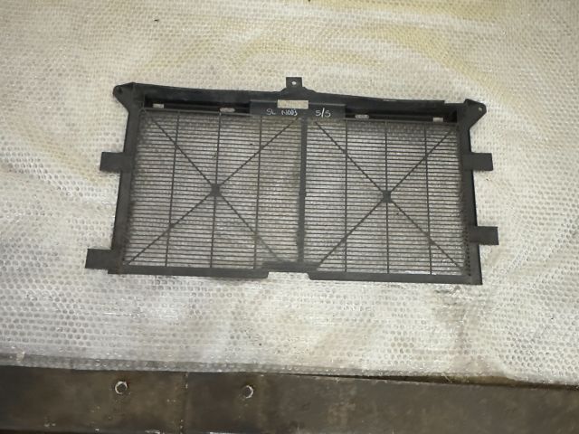 bontott NISSAN LEAF Hűtőrács