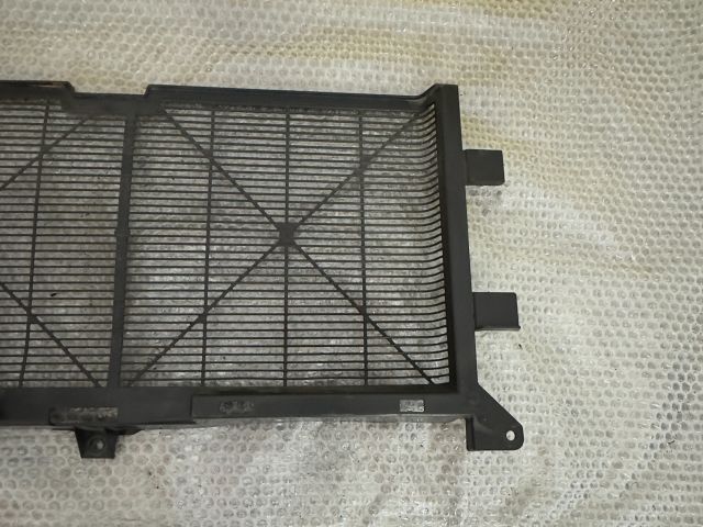 bontott NISSAN LEAF Hűtőrács