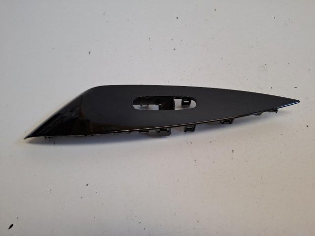 bontott NISSAN LEAF Jobb első Ablakemelő Kapcsoló Keret