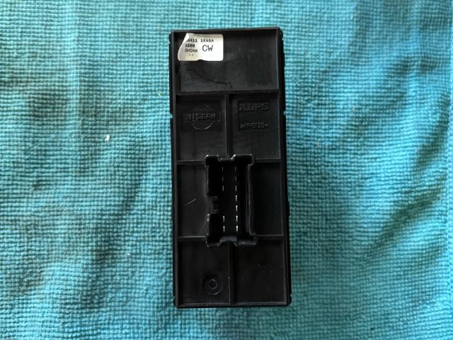 bontott NISSAN LEAF Jobb első Ablakemelő Kapcsoló