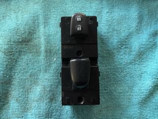 bontott NISSAN LEAF Jobb első Ablakemelő Kapcsoló