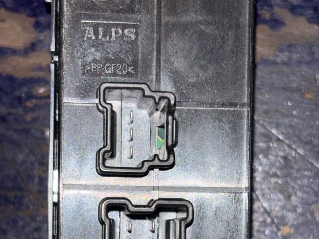 bontott NISSAN LEAF Jobb első Ablakemelő Kapcsoló