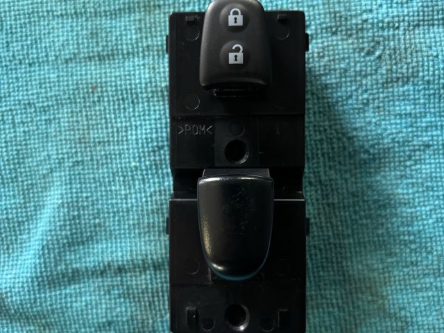 bontott NISSAN LEAF Jobb első Ablakemelő Kapcsoló