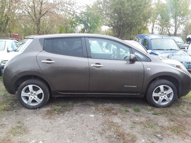 bontott NISSAN LEAF Jobb első Ajtó (Részeivel)